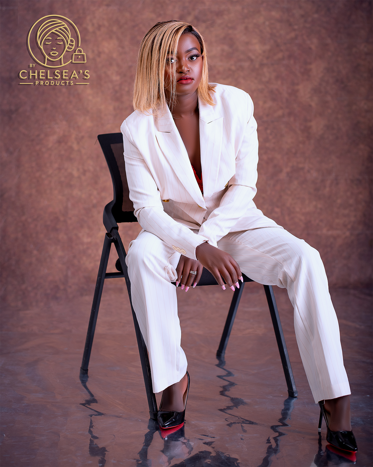 Chelsie wigs and products chair model short wig about Chelsie wigs and products chair model short wig about